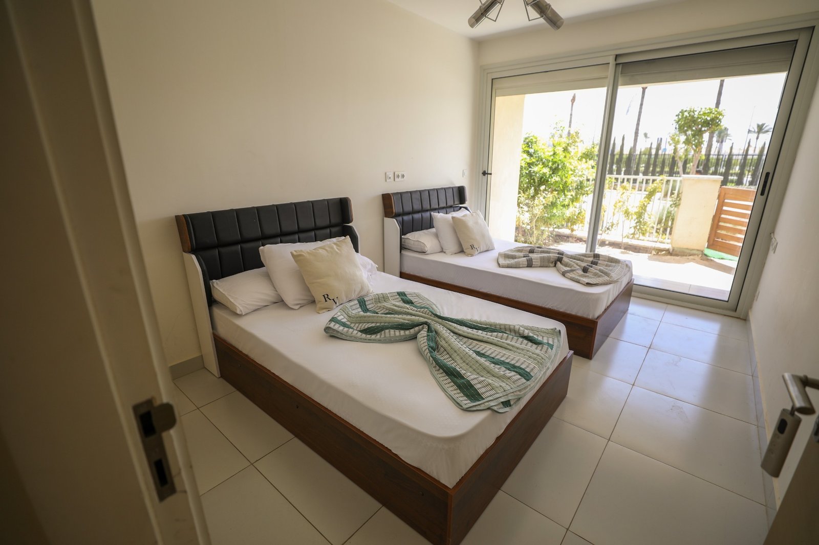 Marassi 2BR Lagoon View with Garden